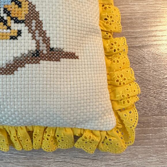 Vintage Needlepoint Pillow Children on a Rocking Chair Ruffle Trim Handmade 80s - Picture 7 of 9